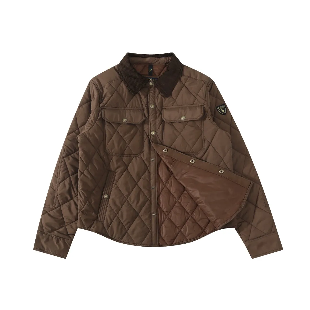 P370 #59 Ralph Lauren classic rhombus quilted cotton jacket for men and women. Inspired by retro workwear, it blends with contemporary British style. The imported machine-pressed rhombus quilting is accurately aligned, and the three-dimensional H-shaped tailoring is neat and slim. It is not bulky when layered in autumn and winter, and still maintains a light style.  Texture is reflected in the details: customized metal buckles, corduroy lapels, breathable eyelets under the arms, and slits on the hem, all replicating the brand's high-end genes. All excipients are standardized!  Five colors to choose from: black/khaki/brown/green/navy blue, easy to switch between commuting, leisure, and travel occasions. Function and appearance coexist: 37.5°C temperature control black technology, breathable and moisture-proof, anti-slip cotton patented fabric, temperature-locking, soft and waxy, durable and stylish. A retro warm-keeping item that can handle low temperatures calmly. The details are all made of craftsmanship, and the style has no limits. It has a classy look that will turn heads.  Color: Khaki Black Navy Green Brown Size: S M L